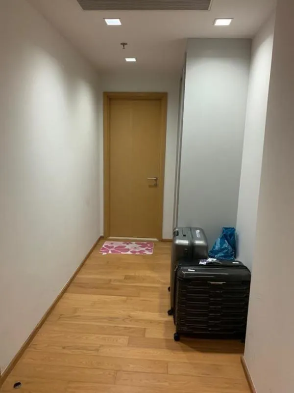 ขายด่วน!! คอนโด ไฮด์ สุขุมวิท 13 ชั้น 9 ห้องหรู ใจกลางเมือง เดินทางสะดวก!! รีบเลย!