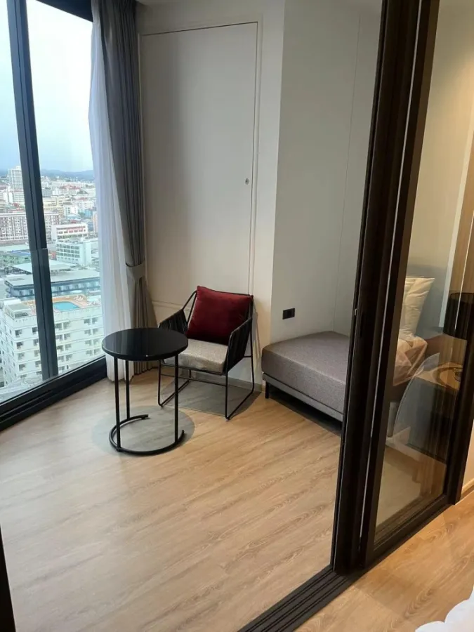 For rent, Edge Central - Pattaya (Central Pattaya), 21st floor, beautiful view, open, comfortable to the eyes, the room is decorated very stylishly, u