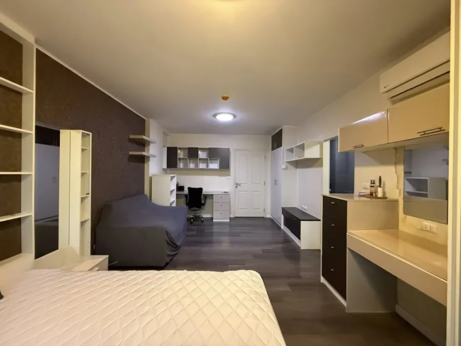 For rent: Dcondo Campus Resort Bangna, 1 bedroom, 1 bathroom. High-quality built-in furniture. Excellent location. Book now!