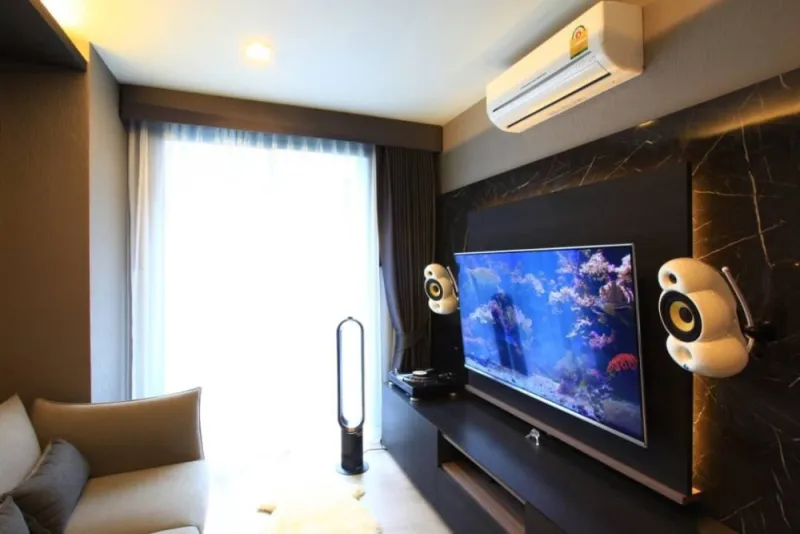 ขาย คอนโด Metro Luxe Riverfront Rattanathibet ทีวีจอใหญ่จุใจ เตียง King Size นอนสบาย รีบจับจองเลยจ้า