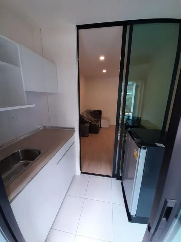 Rent Icono Green Space Sukhumvit 77 Phase 1, spacious room, quick pool view