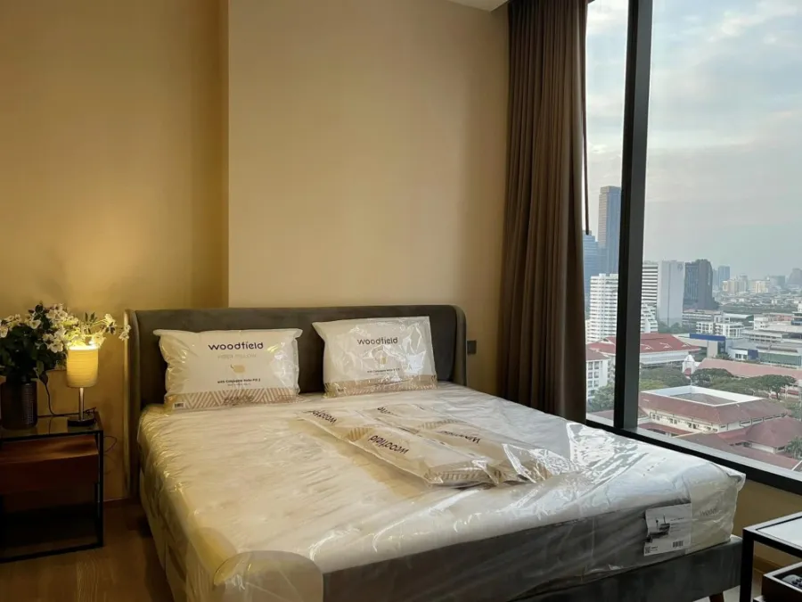 For rent, The Esse Asoke, 23rd floor, very beautiful view, good furniture. Complete electrical appliances If interested, hurry and reserve now.