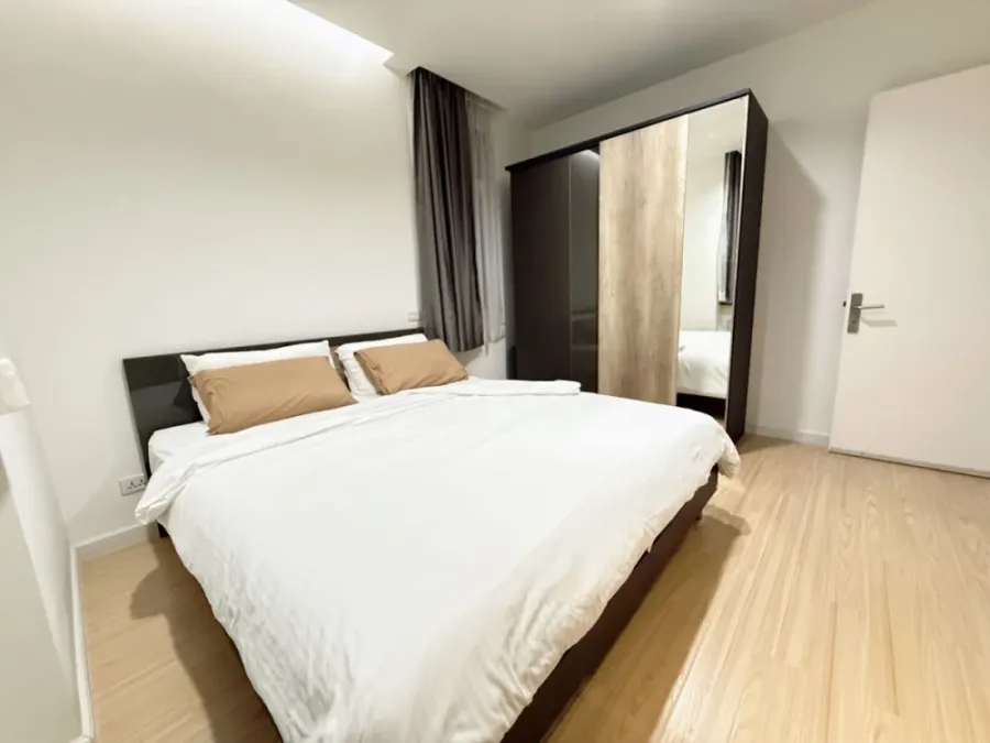 For rent: TC Green, 28th floor, spacious and comfortable room, fully furnished. Reserve now, don't miss out!