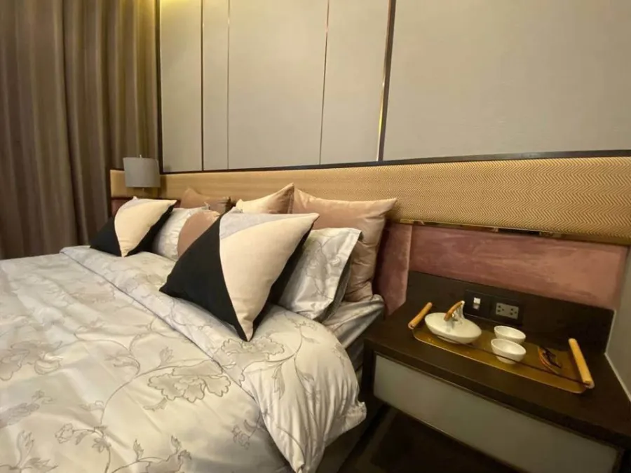 For rent, The Esse at Sigha Complex, very beautiful room, very livable, great built-ins, can't make a reservation like this.