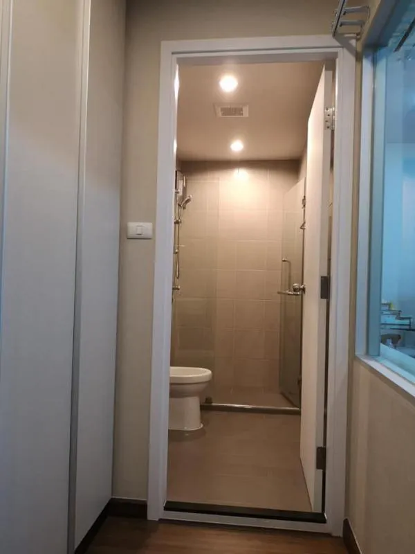 Urgent sale ** Hallmark Condo, Chaengwattana, 34.5 sq m., 8th floor, very beautiful decoration, very good price, 2.6 million baht!!