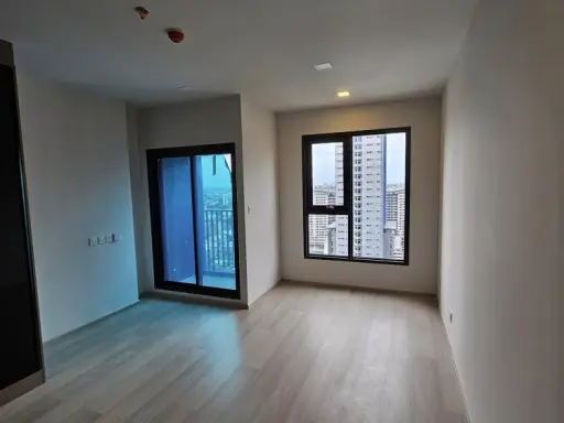 Selling down payment Life Phahon - Lat Phrao, good location, close to the BTS. Hurry and reserve to own it. Don't miss it.