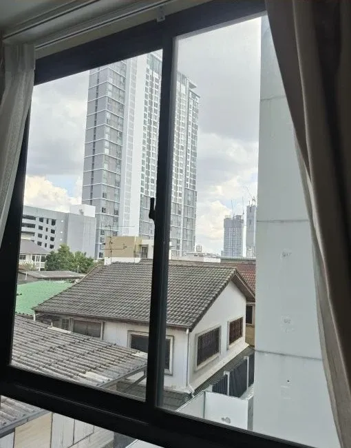 Modern Condo Charan 79 for rent. Corner unit offering privacy. Fully furnished. Just bring your bags and move in!