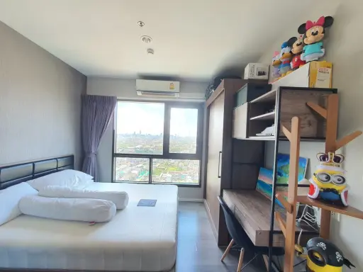 For rent, The Stage Taopoon Interchange, a partitioned room. Got the most beautiful city view Good like this, book now.