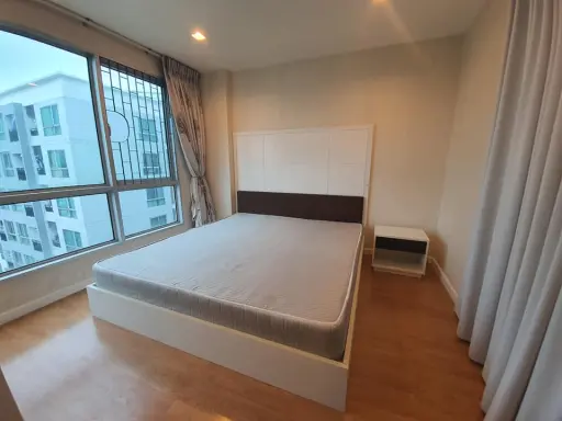 Casa Condo Ratchada-Thapra 1, a condo close to BTS, very convenient for travel, simple and beautiful room, looks charming, for sale or rent.