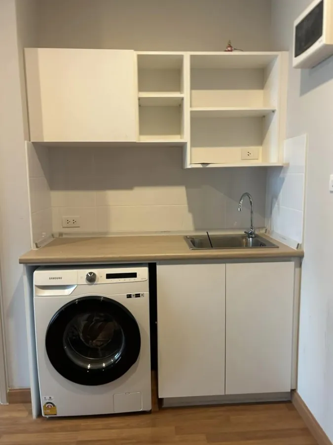 For rent: Lumpini Place Tao Poon - Interchange, bright and comfortable room, fully furnished, high view, don't miss it.