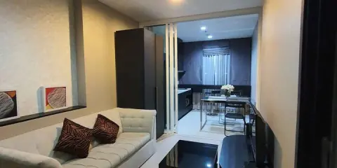 ขาย Rhythm Sukhumvit 44/1 ชั้น 8 วิวสวน ห้องกว้าง กั้นเป็นสัดส่วน โซฟานั่งสบาย พลาดแล้วจะเสียใจ