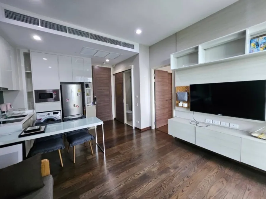 For rent!! Condo Q Asoke with full facilities Hurry up and book now!!