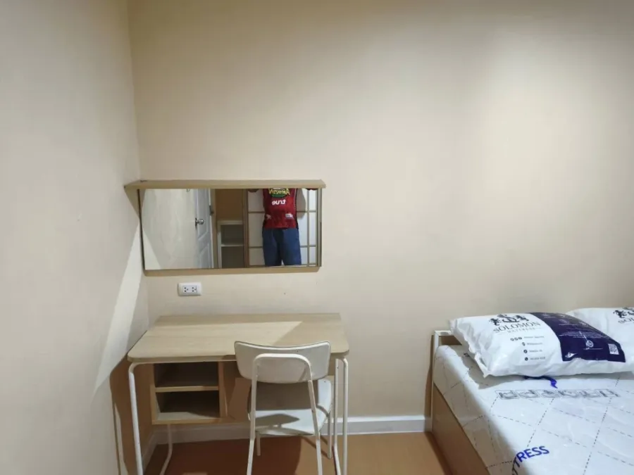 For rent: iCondo Sukhumvit 105. Ready to move in, fully furnished. Just bring your belongings! Don't miss out!