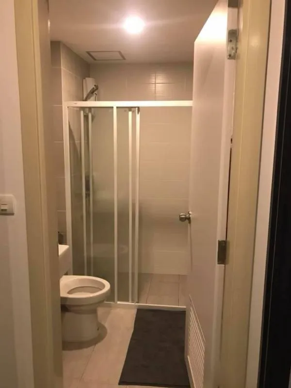 Urgent for rent !! Id Condo Pause, convenient transportation, near the expressway, near BTS Bearing. Hurry !!