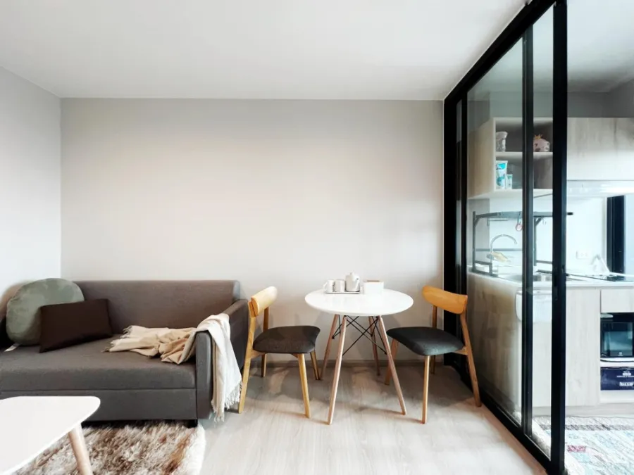 For sale and rent New Noble Srinakarin-La Salle. The room is decorated simply, clean and comfortable. Good like this, reserve quickly.