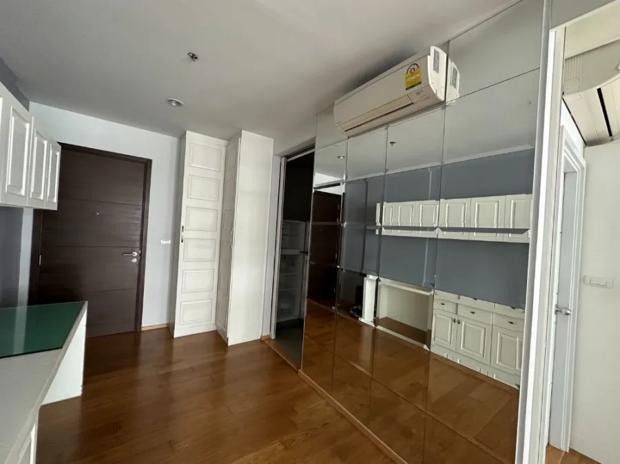 For sale: The Vertical Ari, 22nd floor, beautiful room, comes with complete decorations. Book now, don't wait.