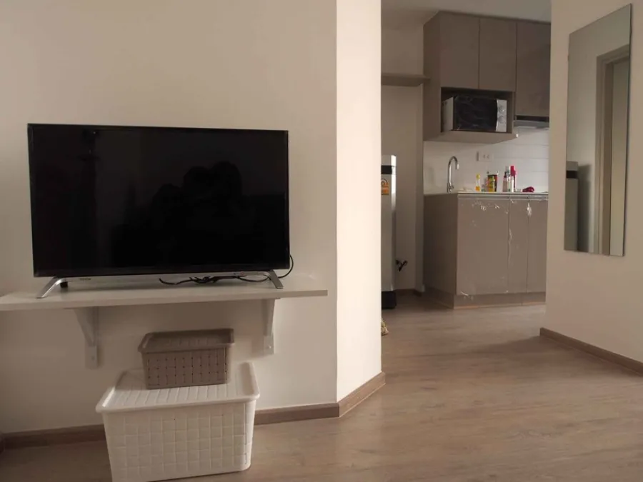 Ideo Q Chula–Samyan for rent, studio room, 14th floor, has a very beautiful city view. Furnished with luggage dragging in.