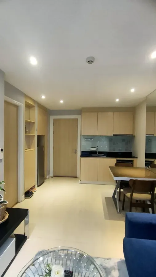 Room for rent at Grande Caribbean Resort Pattaya. Located on the 1st floor, with direct pool access. Fully furnished; just bring your suitcase and mov