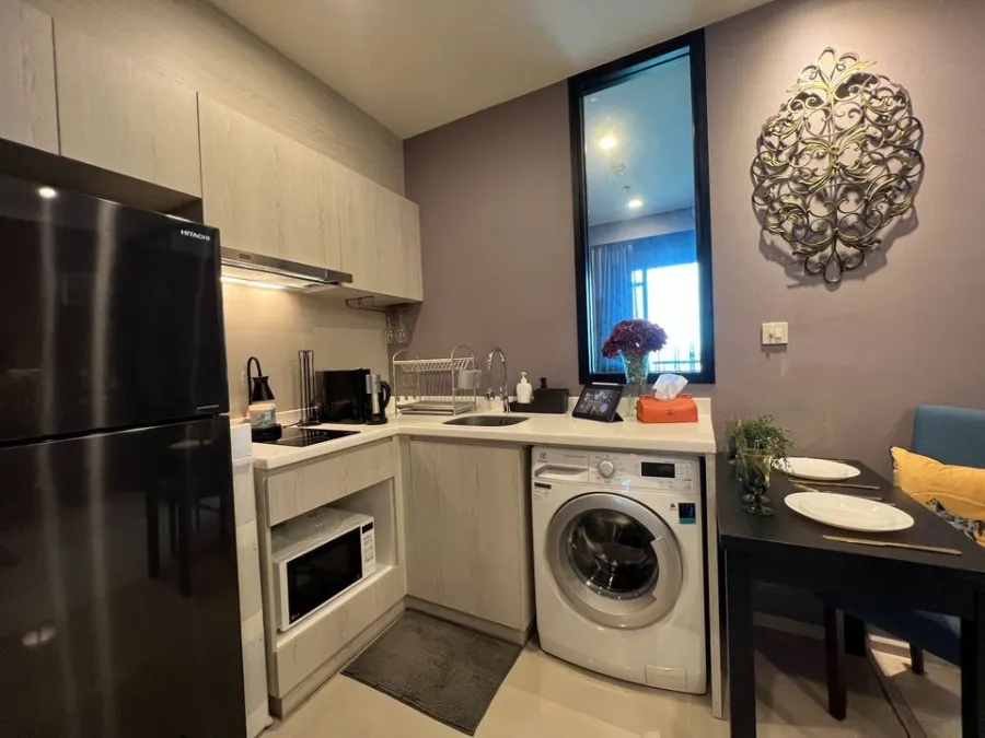 For sale or rent, Life Asoke, fully decorated room. The wallpaper is very beautiful and very livable. As good as this, you must reserve quickly.