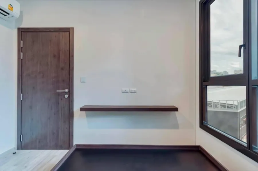 For sale: XT Huaikhwang, 8th floor, fully furnished room, ready to move in immediately. Interested in owning one? Hurry and reserve now.