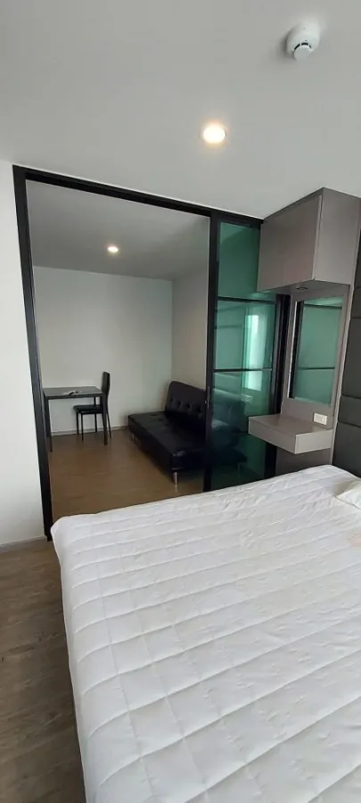 For rent, Reach Phaholyothin 52, clear view, not hot room, full built-in furniture, hurry to book