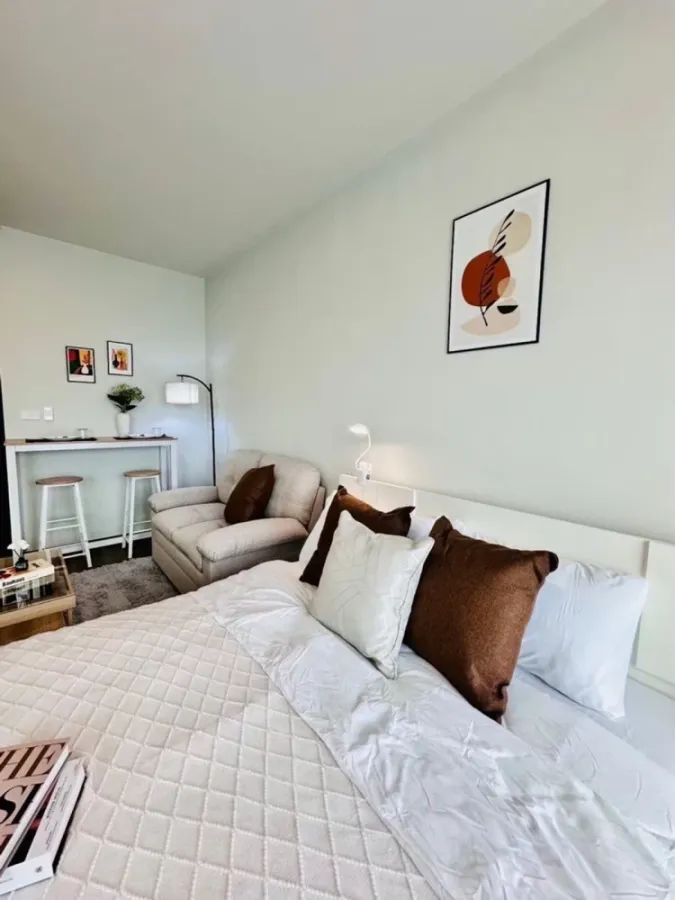 Rich Point @ BTS Wutthakat for rent. Beautifully decorated room with pool view. Book now!