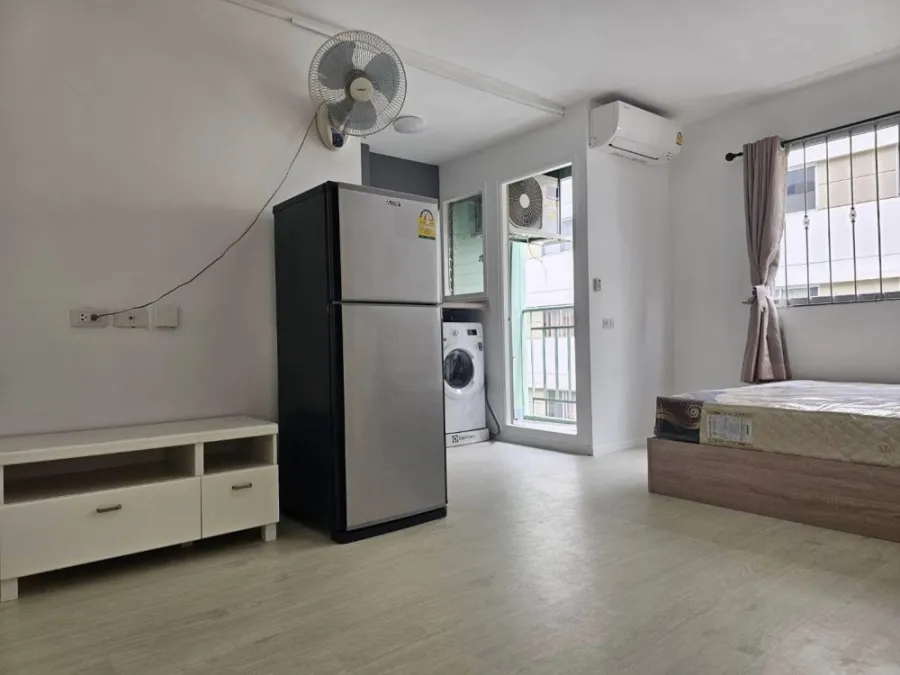 For rent Lumpini Township, Rangsit, has a good front-loading washing machine. At a pocket-friendly price If you miss it, you'll regret it.