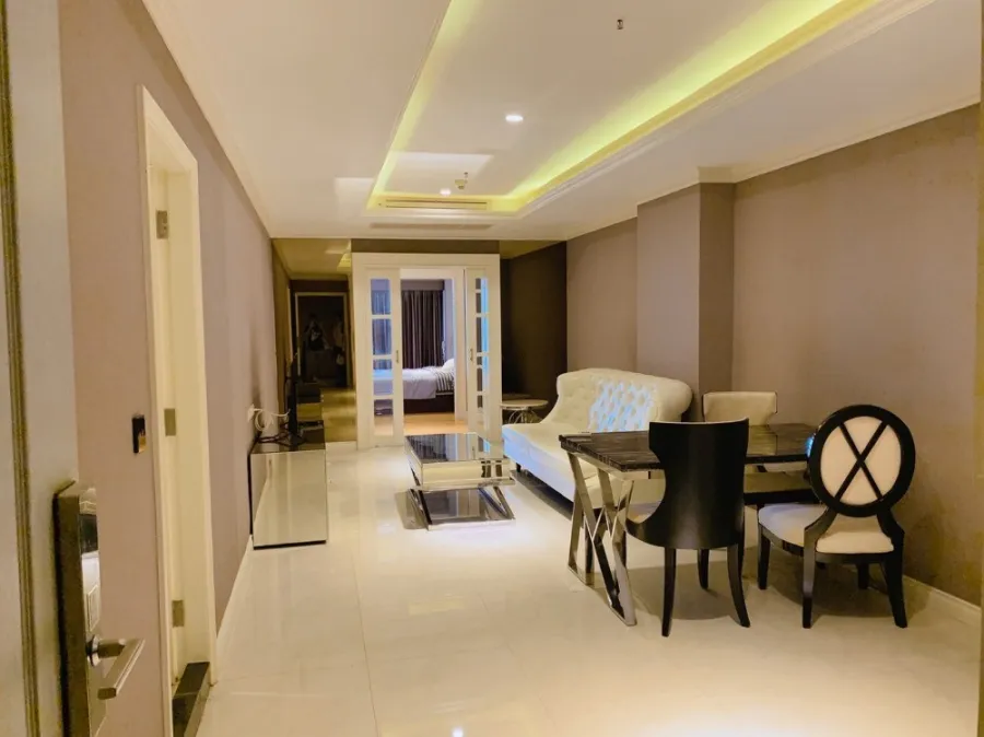 For rent!! State Tower Condominium, 44th floor, Silom Road view, fully furnished, ready to move in, don't miss it!!