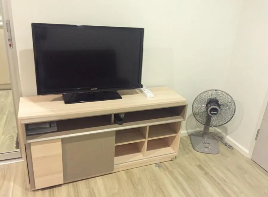 For rent, Izzy Condo Suksawat, 1 bedroom, 1 bathroom, beautiful room, good view, fully furnished, ready to move in.