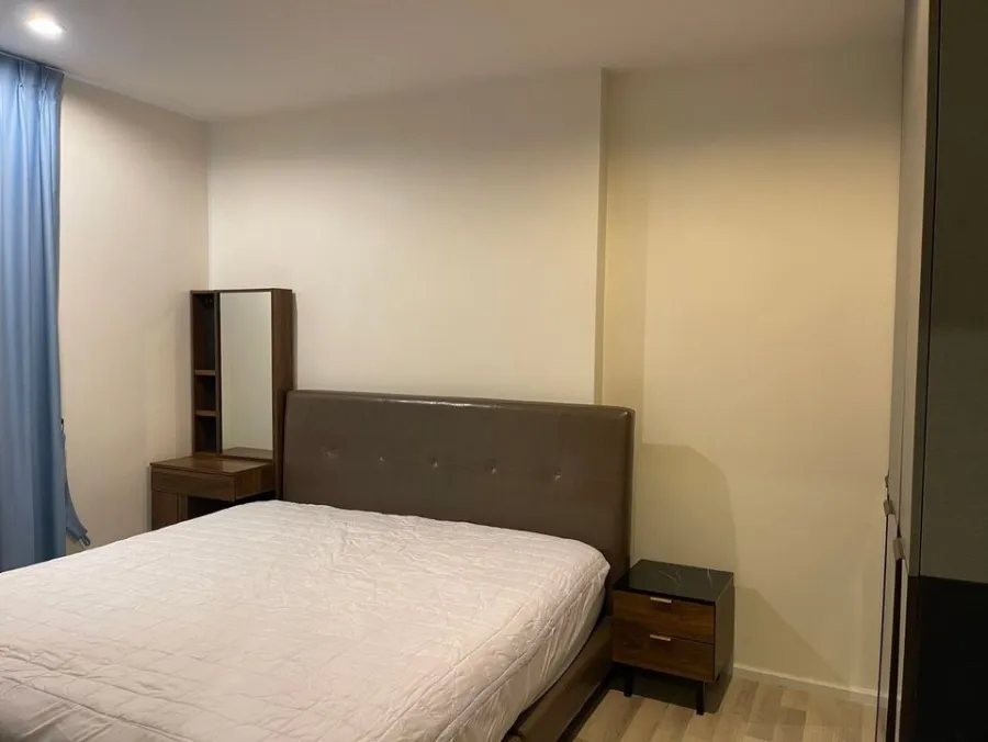 For rent: The key Sathorn-Charoenrat, 34th floor, very beautiful city view. The bed is soft and comfortable to sleep on. Hurry and reserve it.