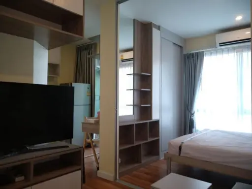 For rent, V Condo Ladkrabang, 1 bedroom, 1 bath, 4th floor, built-in room, fully furnished, do not miss.