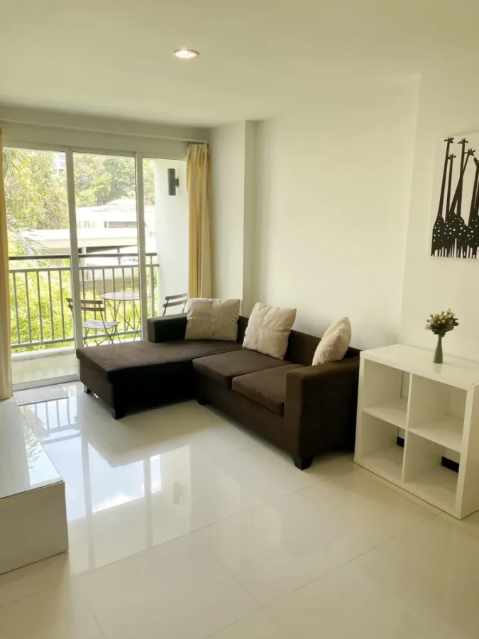 Sell and rent Voque Sukhumvit 16, very spacious room decorated in clean white tones. The price is very pocket-friendly. Must book now.