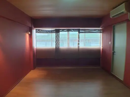 For sale Lumpini Center Happy Land corner room 2 units combined into one room. Can access in two ways, very convenient, interested, hurry.