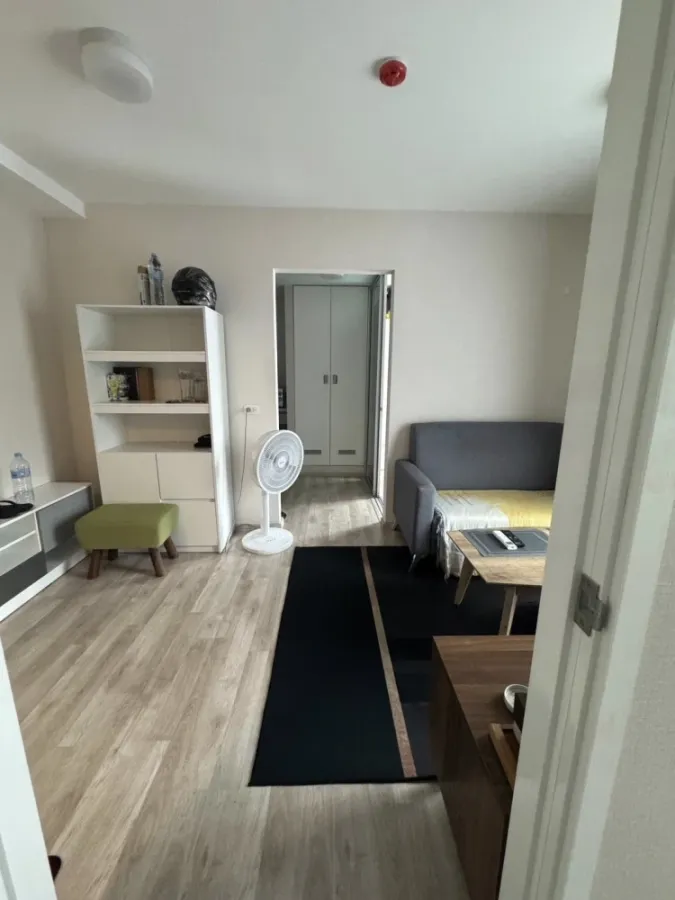 Plum Condo Ram 60 Interchange for rent. Spacious and comfortable unit with efficient use of space. Convenient and complete amenities all in one place.
