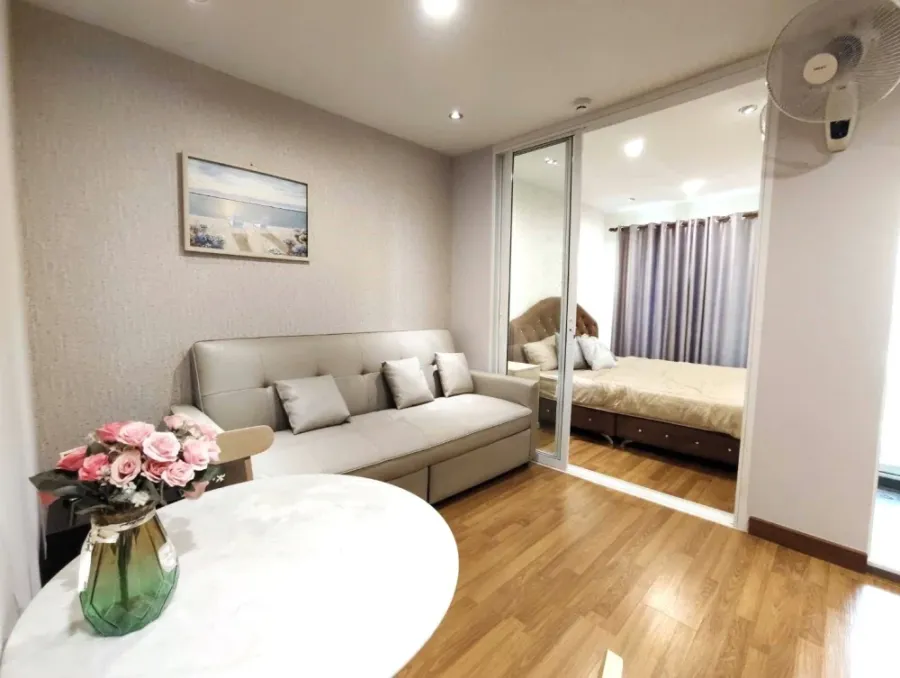ให้เช่า Regent Home Sukhumvit 81 ห้องชั้น 4 มาพร้อมเฟอร์นิเจอร์ครบครัน วิวสระว่ายน้ำ จองเลย