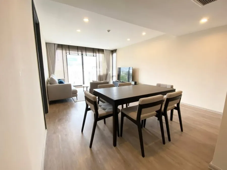 For sale Noble Above Ruamrudee ชั้น 8. Corner unit. ระเบียงใหญ่ ซื้ออยู่เองก็ดี ลงทุนก็ปัง จองเลย