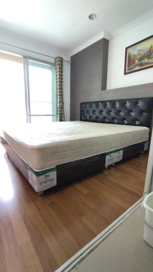 For rent, Lumpini Place Rama 9-Ratchada, nice decorated room. Fully furnished + electrical appliances The view from the height is good. Book now.