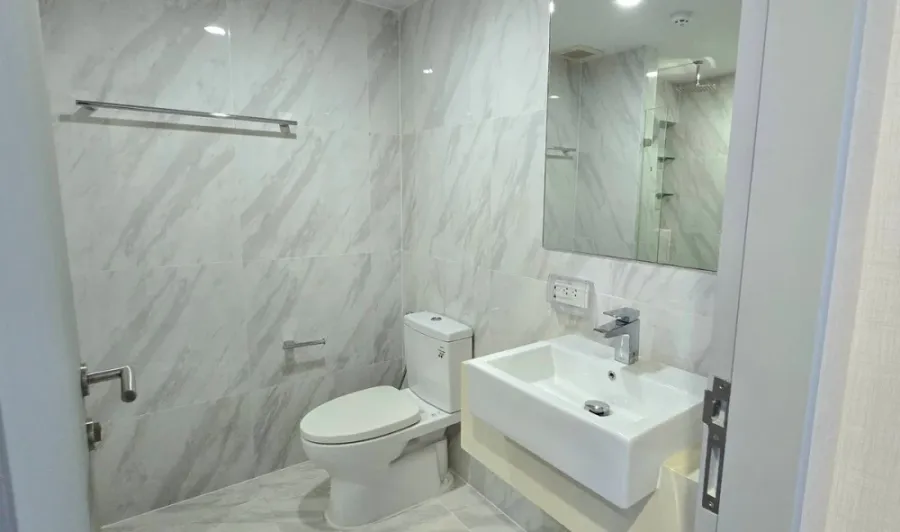 For rent: Ideo Mobi Sukhumvit 40. A lovely room with complete furnishings. Book now!