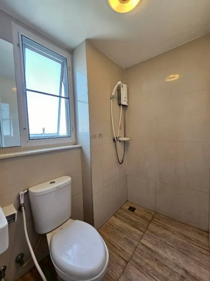 Urgent sale! Rill Condo Rangsit, ready to move in. Fully furnished with appliances. Just bring your personal belongings and you can move right in!