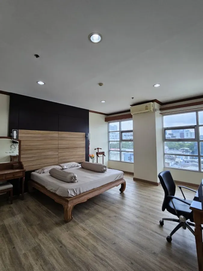 House for rent in the middle of Siam-Pathumwan, 3 bedrooms, 3 bathrooms, fully furnished, hurry and reserve before it's gone.