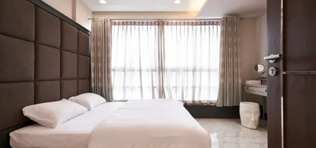 ขาย ให้เช่า!! คอนโด ปทุมวัน รีสอร์ท ชั้น 10 ห้องมุม ห้องสวย ทำเลดี เดินทางสะดวก ห้ามพลาด!! images