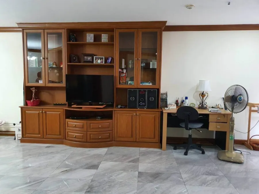 Condo for sale, Witthayu Complex, 18th floor, spacious room. Fully decorated. If interested, buy now. Lots of free gifts. Hurry.