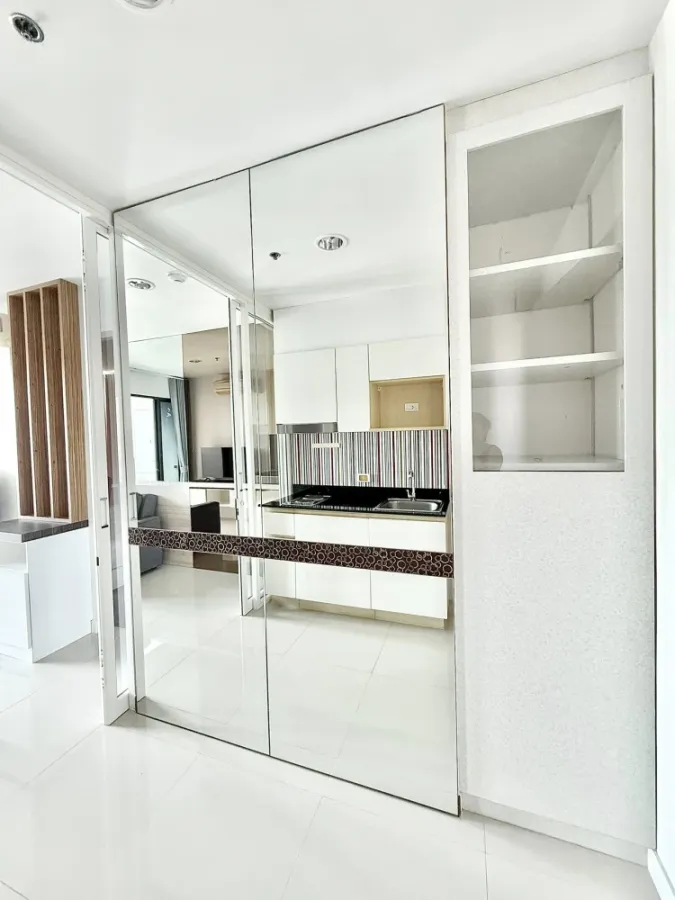 For rent: IDEO Ratchada-Huai Khwang, 17th floor, corner room with privacy, built-in throughout the room, hurry and reserve before you miss out.