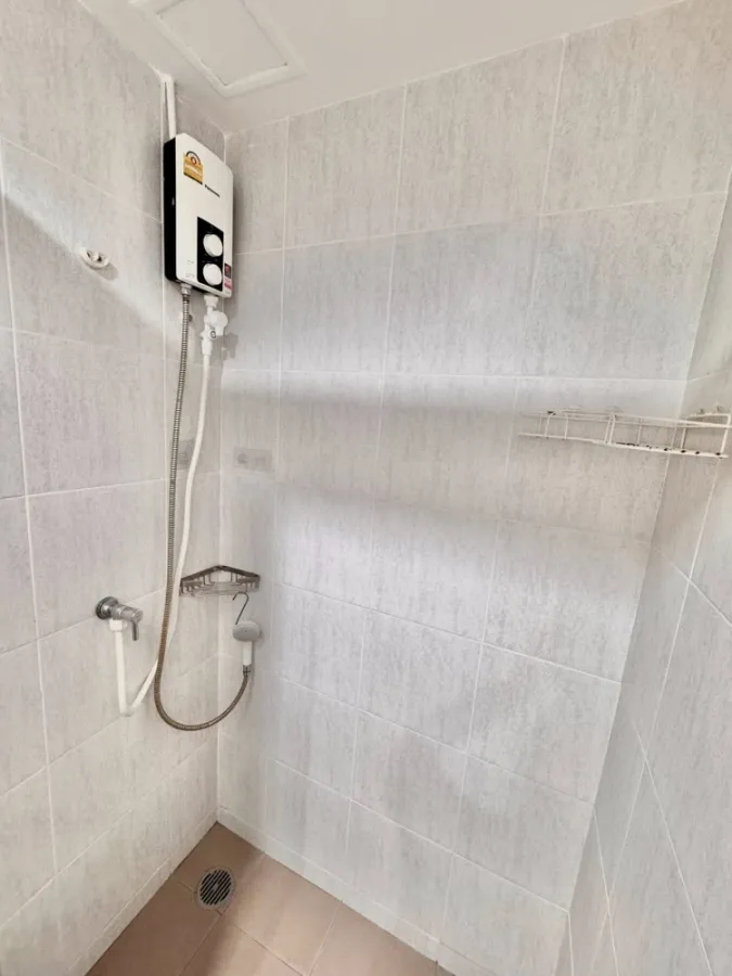 Condo for rent at Lumpini Ville Onnut-Pattanakarn. Nice, well-partitioned unit with separate zones. Book now, don't miss out!