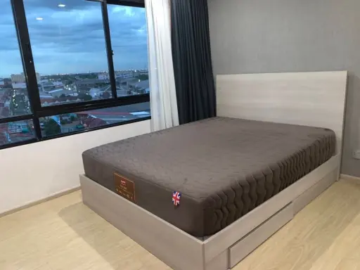 For sale: Winn Condo Phahon Yothin 52, front room, open and airy balcony view, no buildings blocking the view. Don't delay.