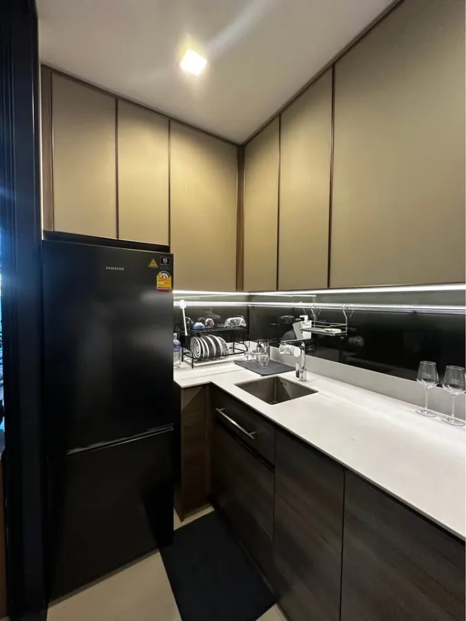 For rent: The Line Phahonyothin-Pradipat. Beautifully decorated room, well-built-in, comes with a walk-in closet. Reserve now, don't miss out!