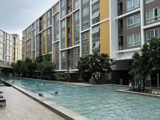 ขาย ดีคอนโด แคมปัส รีสอร์ท บางแสน ชั้น 3 วิวสระว่ายน้ำ สิ่งอำนวยความสะดวกครบ ราคาดี จองเลย