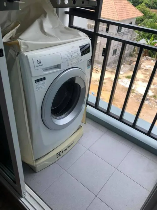It has arrived. The Iris Bang Yai for rent. The room is fully furnished. The atmosphere is shady and airy. Hurry up and book in right away.