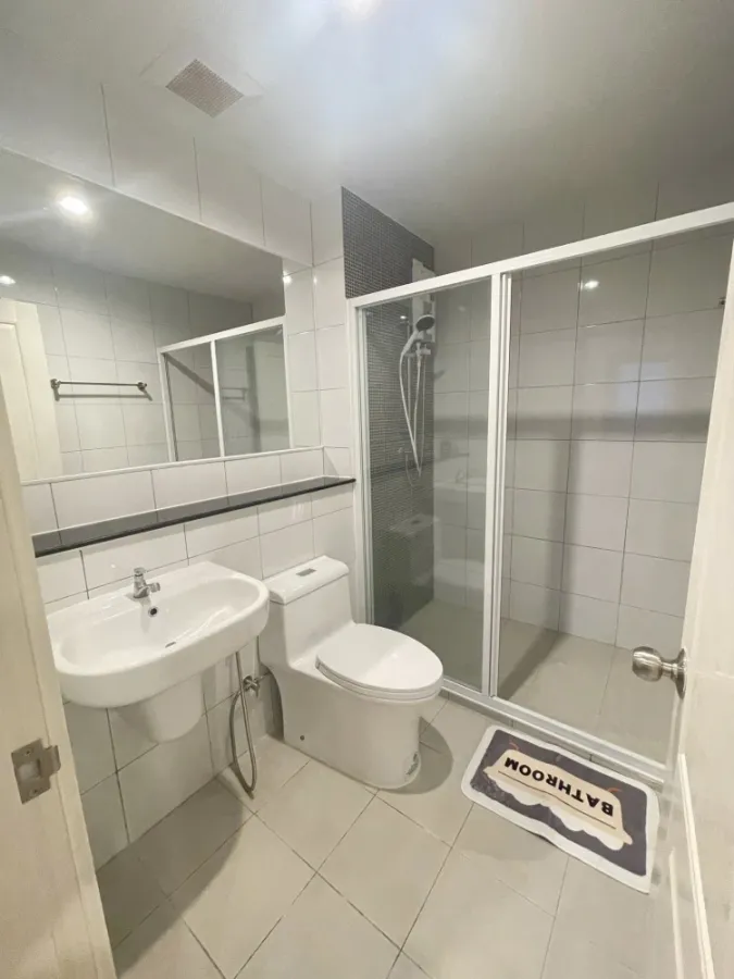 Condo for rent at Terra Residence Phase 1. The unit is partitioned into separate, clearly defined zones. Amazing price! Book now, don't wait!