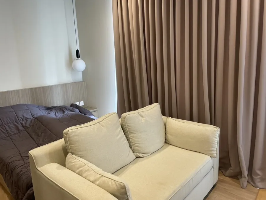 Condo for rent, Noble Around Sukhumvit 33, well proportioned room. Fully furnished, don't miss it!!
